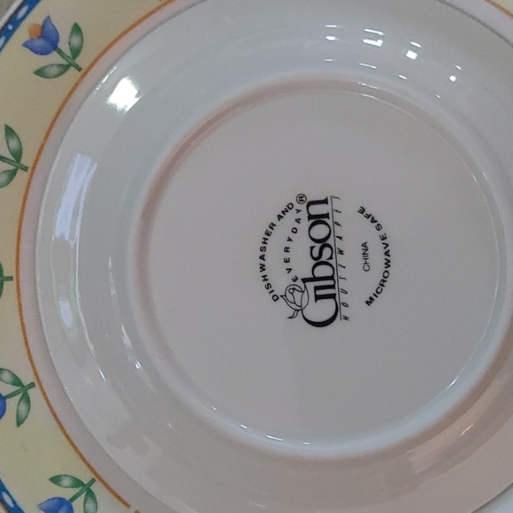 Set of Gibson Everyday plates - Picture 3 of 3